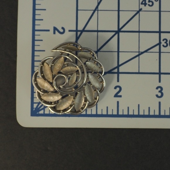 Trifari Brooch Pin Leaf Swirl Silver Tone Brushed Textured Openwork Vintage Chic - Picture 3 of 9